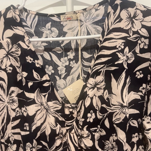 Faherty Black and White Sheath Maxi Dress with Puff Sleeves - Picture 2 of 10